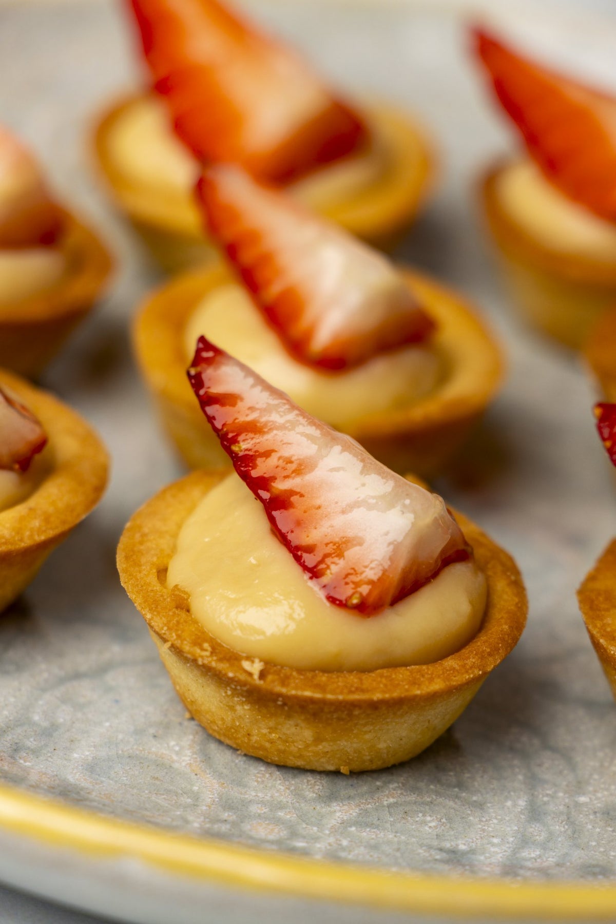 Mini tartaleta de crema pastelera y fresa