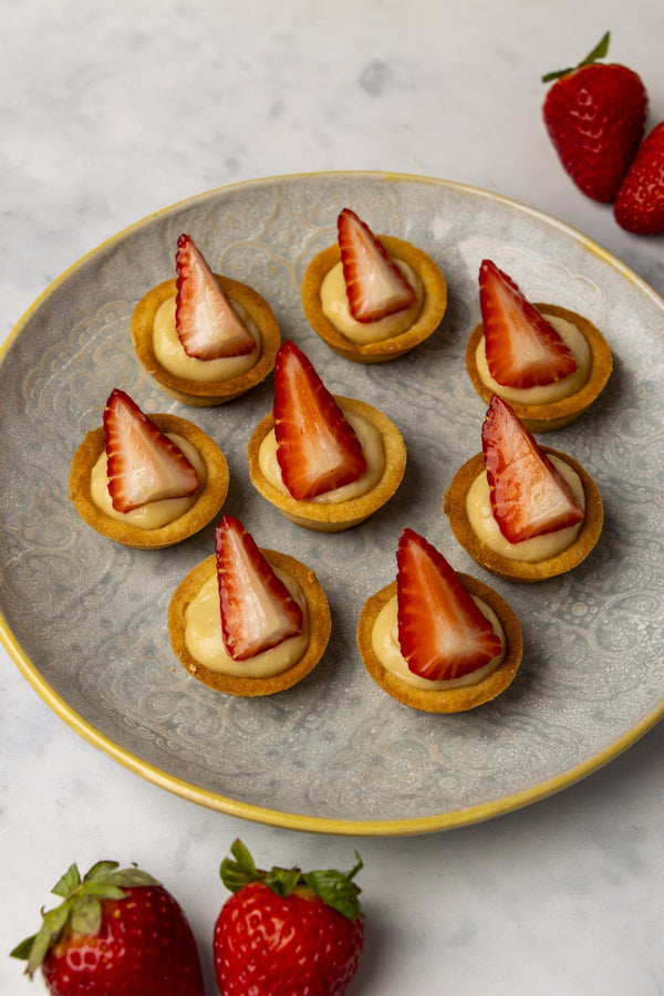 Mini tartaleta de crema pastelera y fresa – Zona Verde Catering